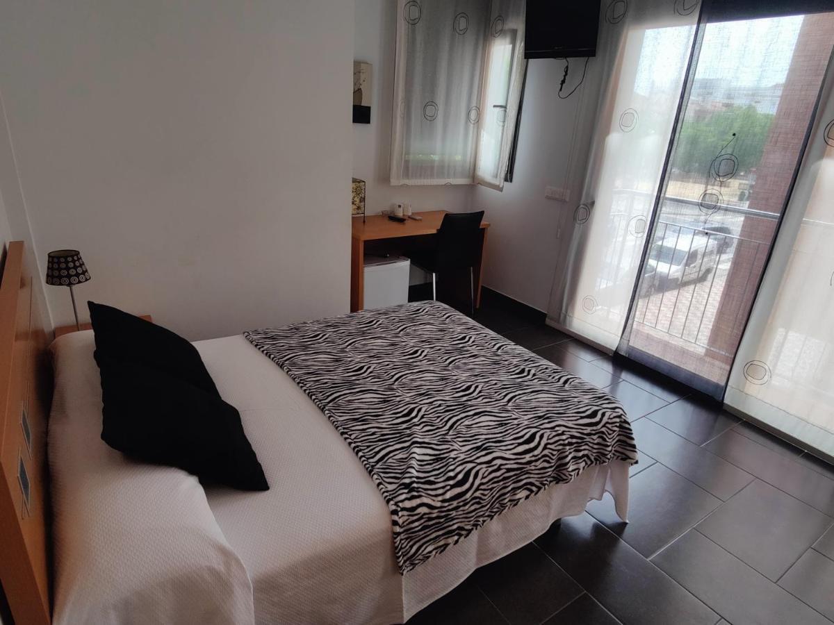Hostal Manel Pineda de Mar Kültér fotó