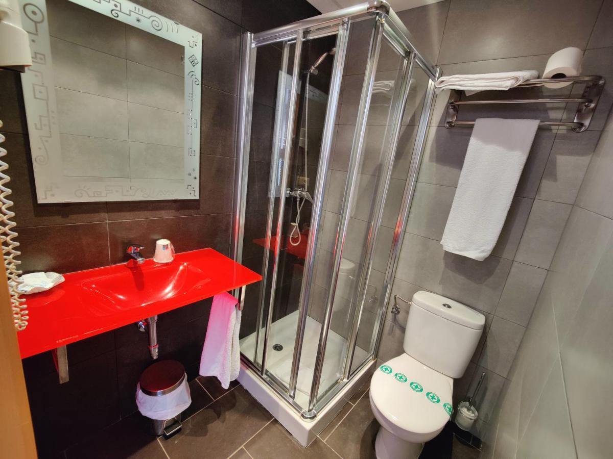 Hostal Manel Pineda de Mar Kültér fotó