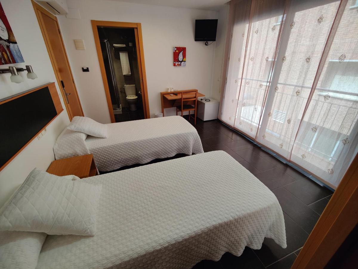 Hostal Manel Pineda de Mar Kültér fotó