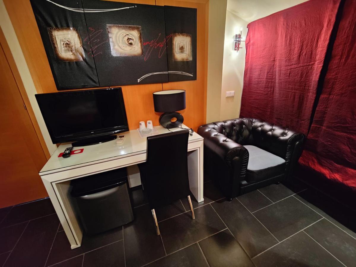 Hostal Manel Pineda de Mar Kültér fotó