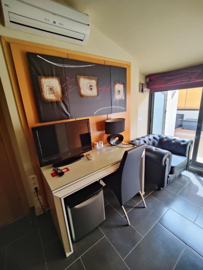 Hostal Manel Pineda de Mar Kültér fotó
