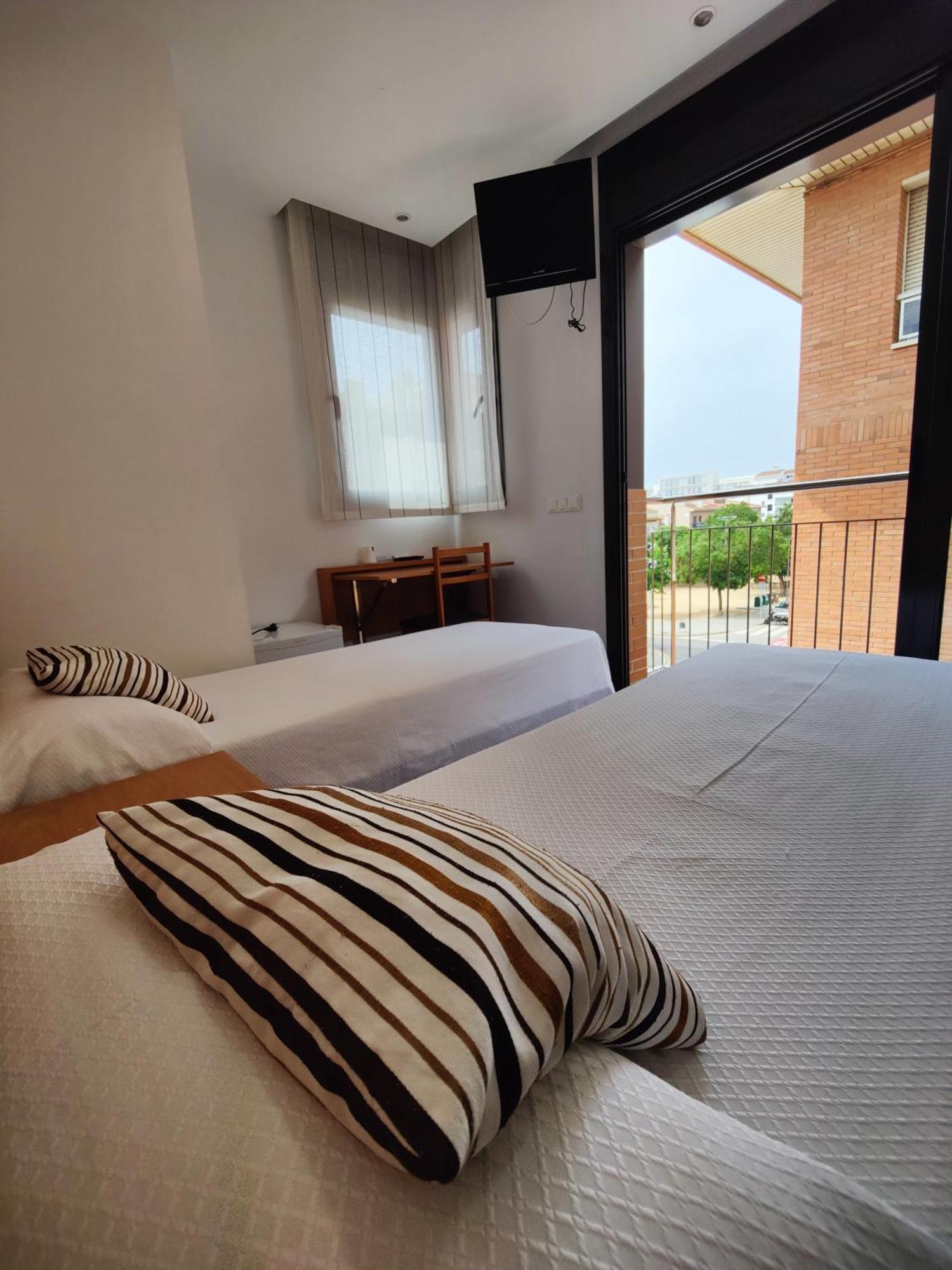 Hostal Manel Pineda de Mar Kültér fotó