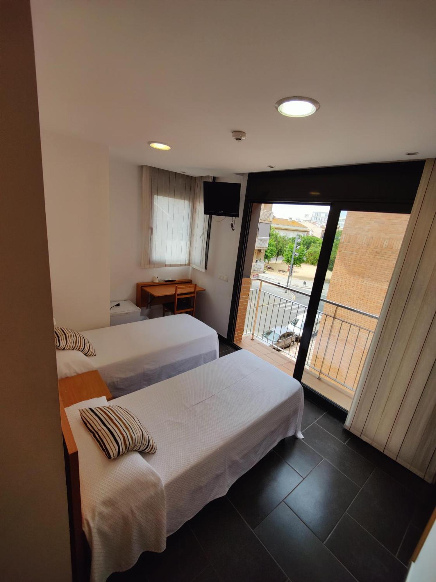 Hostal Manel Pineda de Mar Kültér fotó